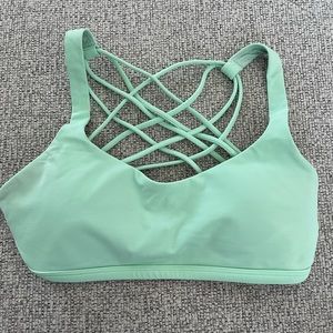 Lululemon free to be wild sports bra size 4